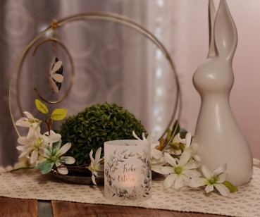 Lichthülle, Tischlicht mit einem Kranz aus grünen Blättern und einem Hasen - 3